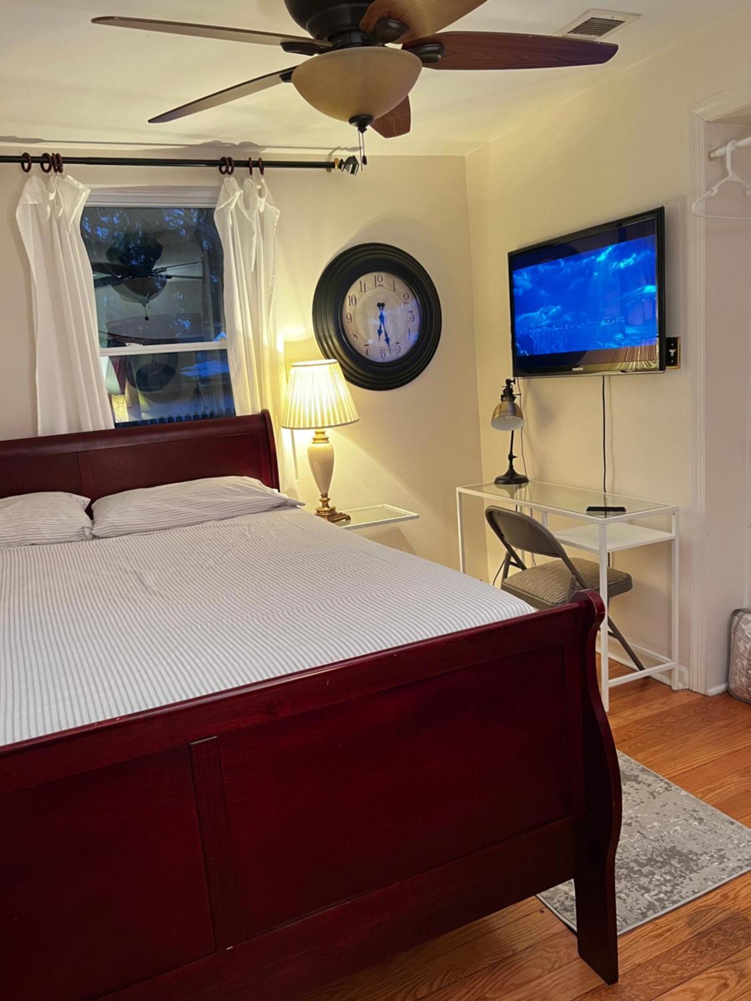 Aloha Homestay Falls Church Extérieur photo